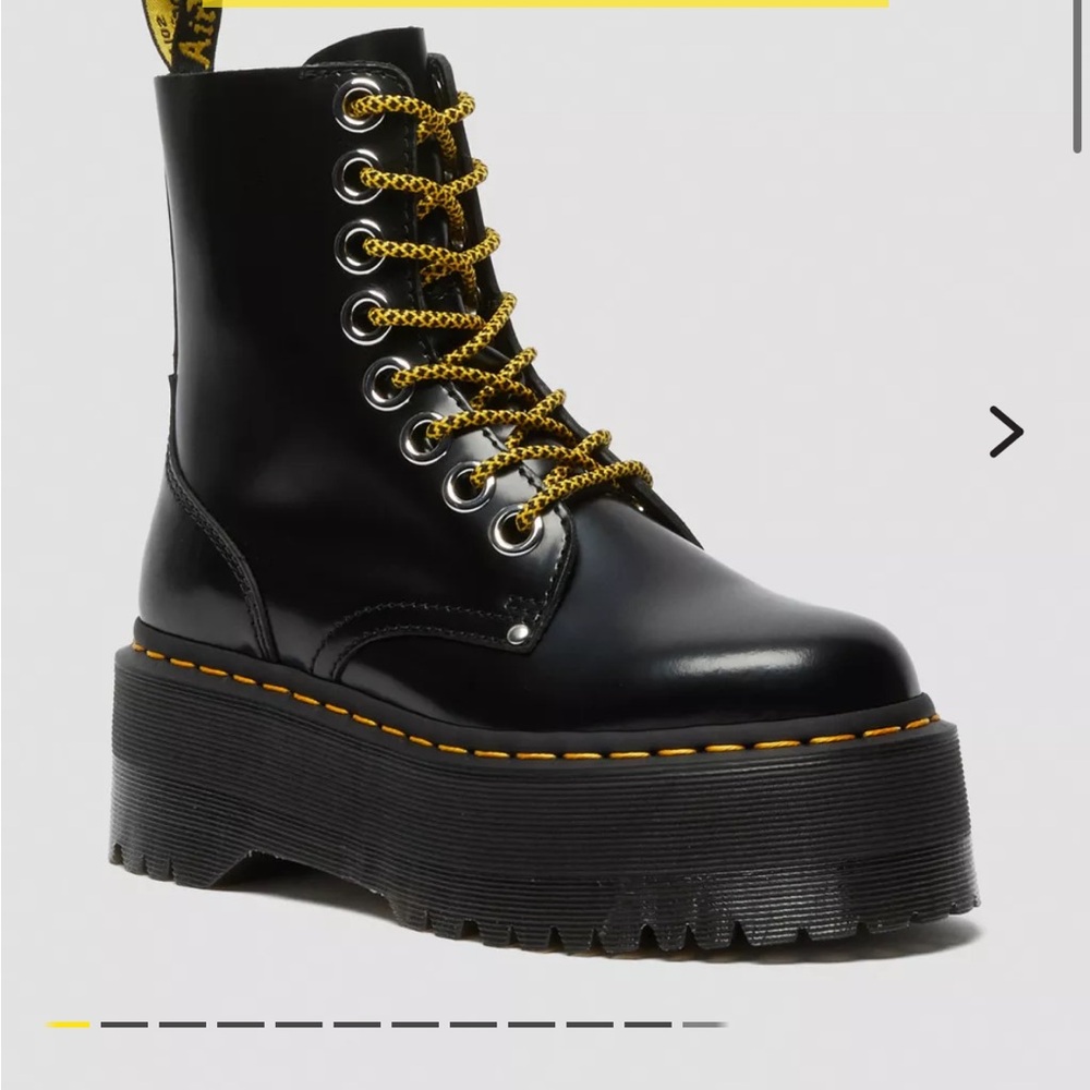 Dr. Martens Jadon Max Black Buttero Women’s Platform Boots (NWOT) size 5!